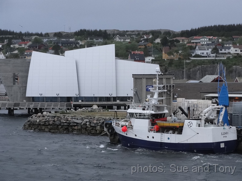 day three rorvik 0120.jpg - we stopped at Rorvik at 20.30 for 45 minutes, not  really time enough to explore. So we did not find out what this building is.  Seen from our ship
